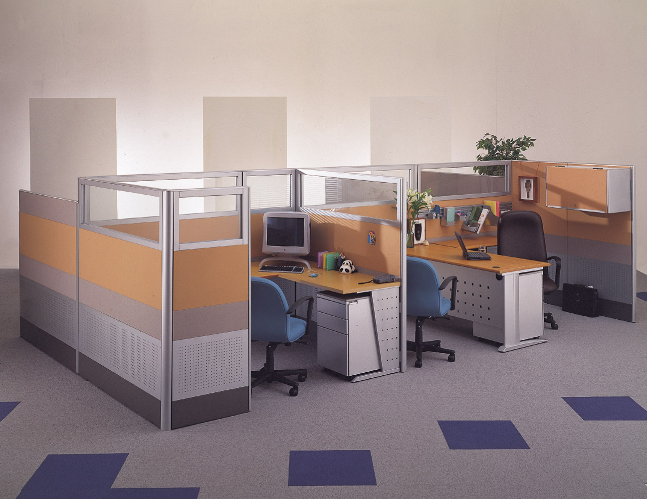 業(yè)務(wù)團(tuán)隊(duì)玻璃屏風(fēng)桌